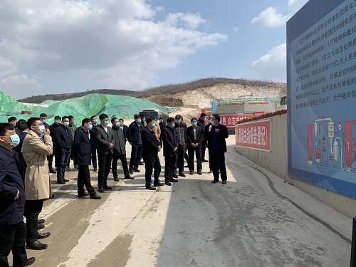 海城市领导莅临我校技术产业化工程施工现场视察指导工作